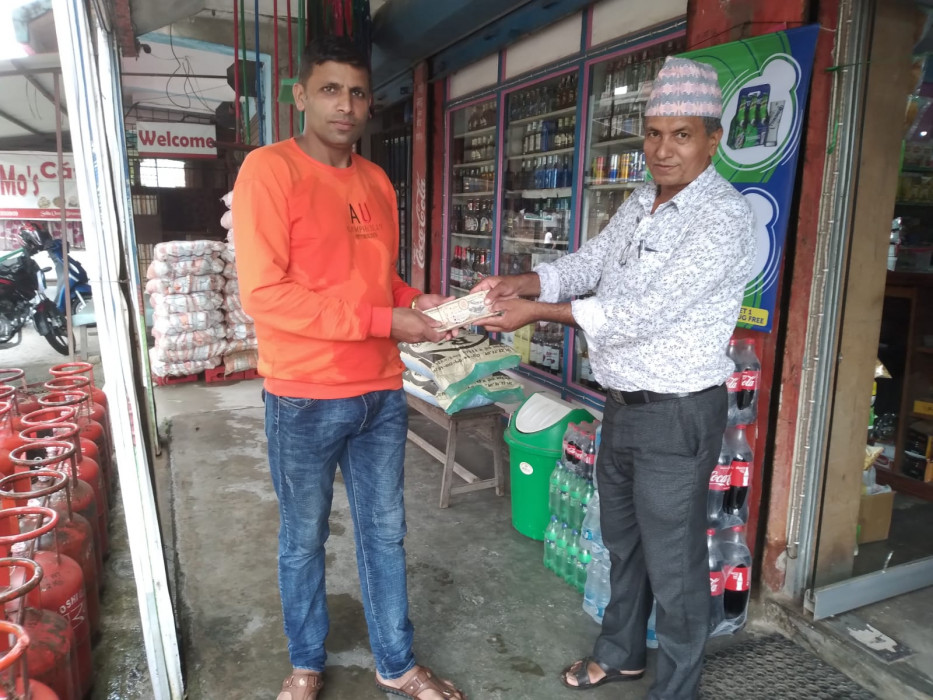 आगलागीबाट मृत्यु भएका खनालको परिवारलाई सहयोग हस्तान्तरण