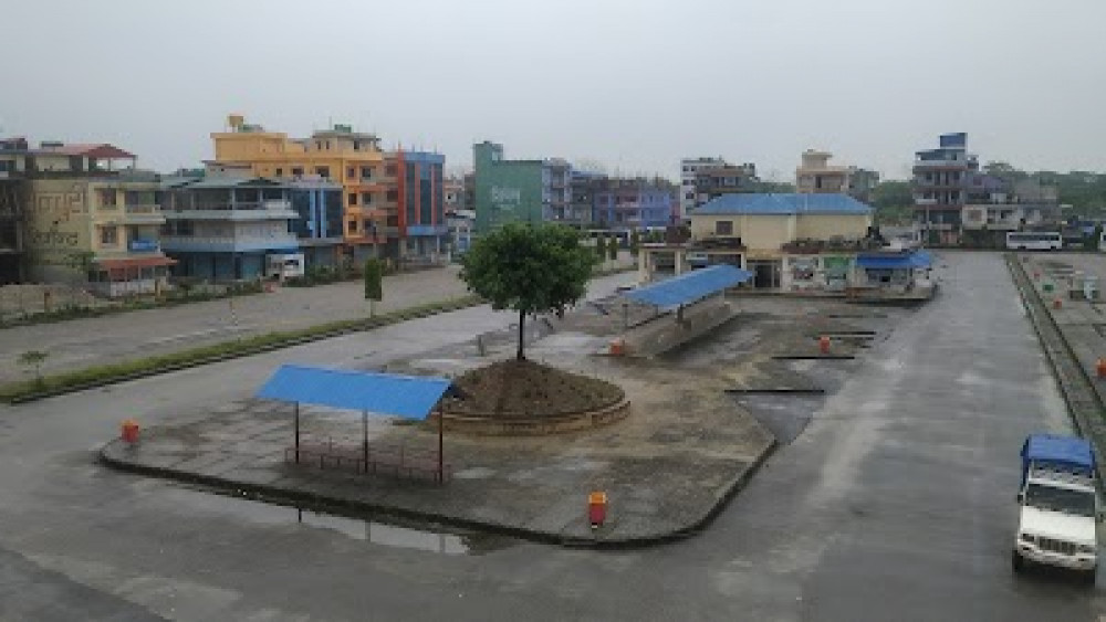 बसपार्कभित्र गाडी प्रवेश गराउनुपर्ने मागसहित व्यवसायीले बुझाए बिर्तामोडमा ज्ञापन पत्र