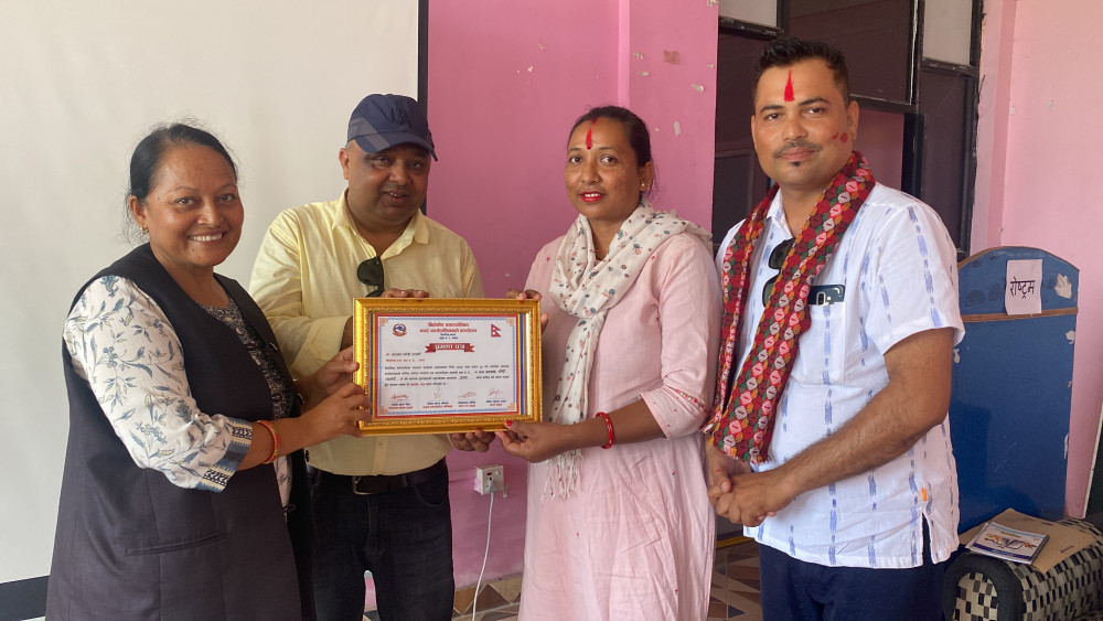 बिर्तामोडको स्वास्थ्य सेवामा आवद्धलाई नगरपालिकाको सम्मान