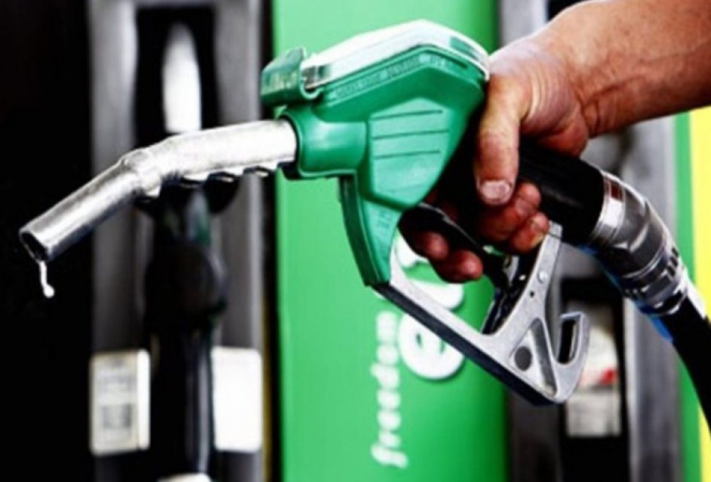 भारतबाट घटेर आयो पेट्रोलियम पदार्थको मूल्य