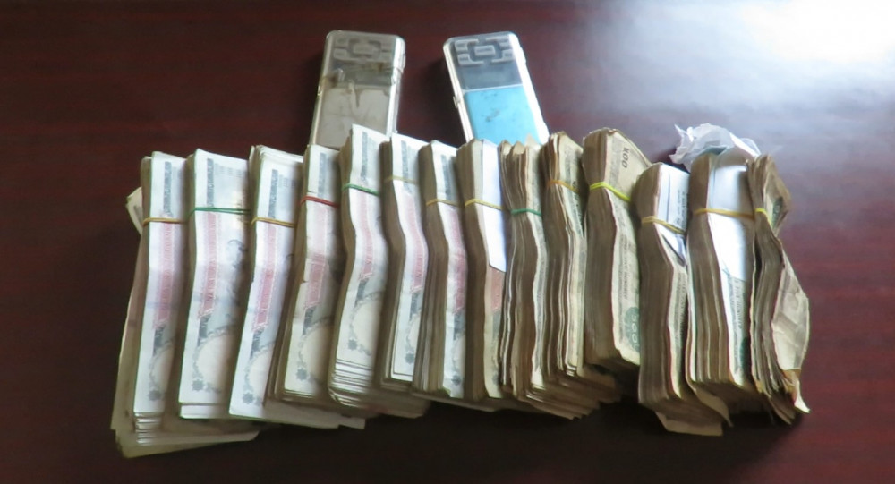 श्रोत नखुलेको रकम सहित २ जना पक्राउ