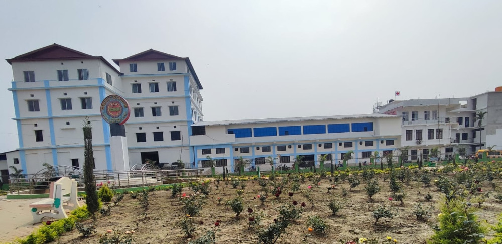 दमकस्थित बाल अस्पताललाई का‌ंग्रेस नेता मिनेन्द्र रिजालद्वारा ५० लाख सहयोग