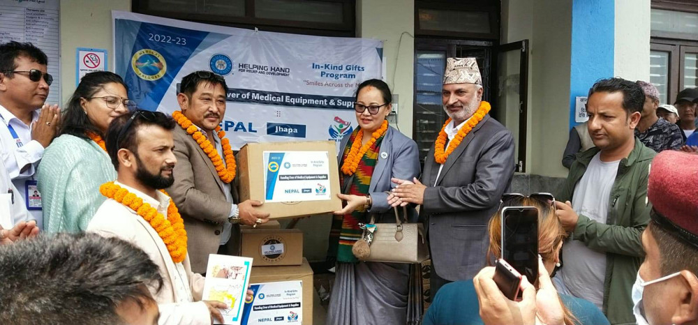 कमल नगर अस्पताललाई स्वास्थ्य सामाग्री प्रदान