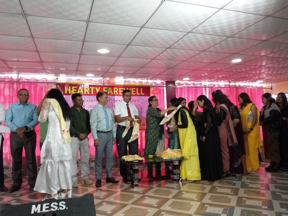 एमिटीले गर्यो कक्षा १२ का विद्यार्थीलाई बिदाई