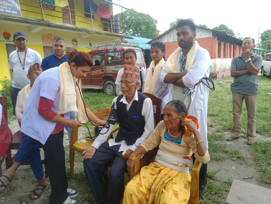 माओवादीद्वारा मजदुर र विपन्न लक्षित स्वास्थ्य शिविर आयोजना