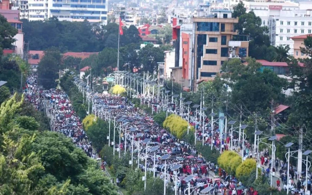 गृहमन्त्री श्रेष्ठको नेतृत्वमा आन्दोलनरत शिक्षकसँग वार्ता हुँदै