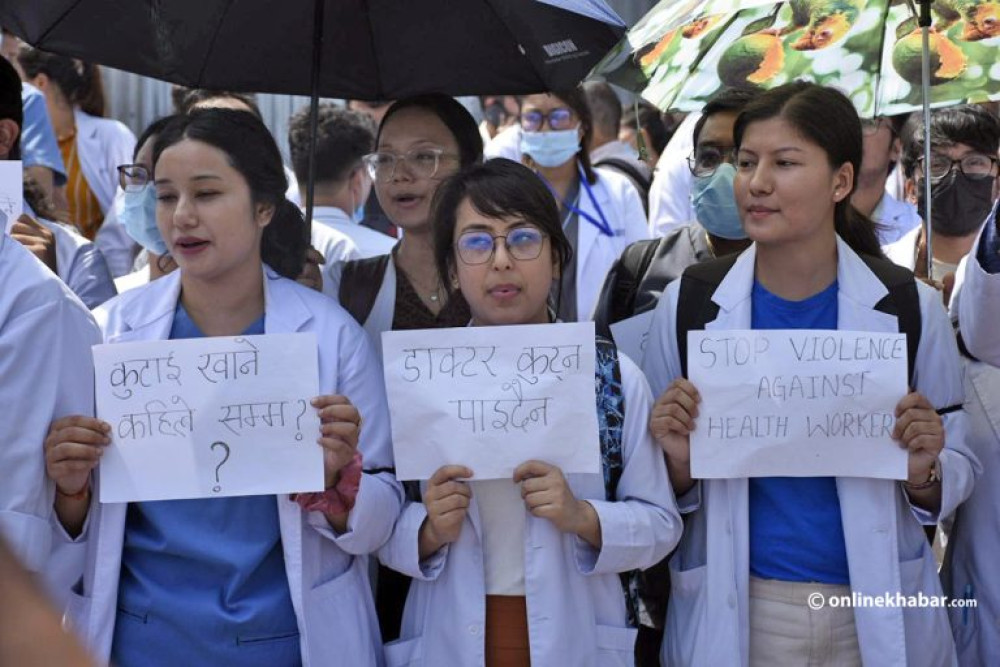चिकित्सकमाथि कुटपिटको विरोधमा प्रदर्शन