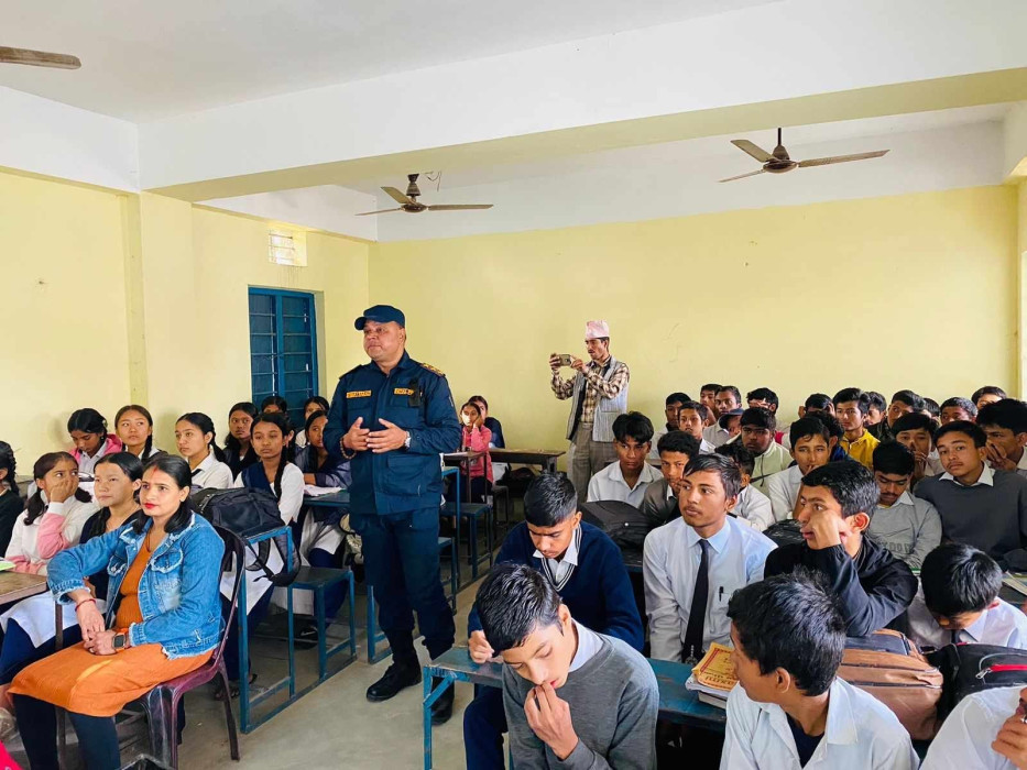 भृकुटी माविका विद्यार्थीलाई लागू औषधसम्बन्धि सचेतना