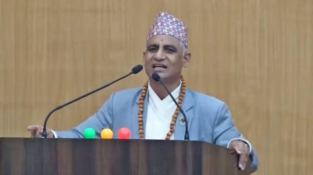 निवर्तमान मुख्यमन्त्री केदार कार्कीले बुझाए निवास र गाडीको साँचो