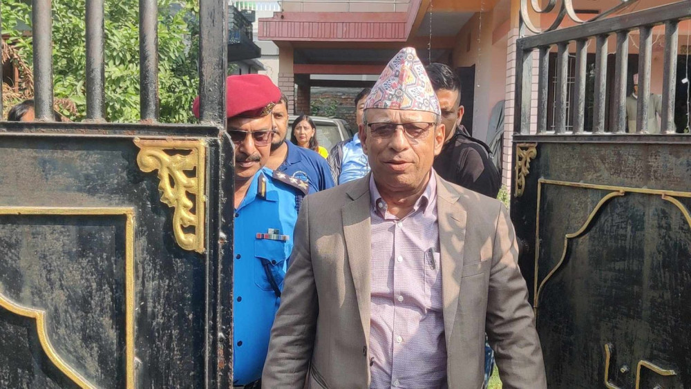 कोशीका पूर्व मन्त्री अधिकारीलाई पक्राउपछि काठमाण्डौ लगियो