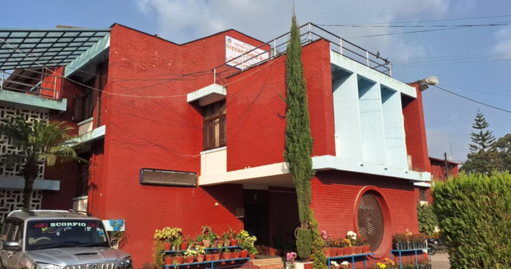 गलत लेख्ने लेखकलाई पाठ्यपुस्तक लेख्न नदिइने