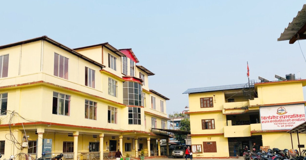 बिर्तामोड क्षेत्रमा अनुमति बिना विज्ञापन सामाग्री राख्न नपाइने