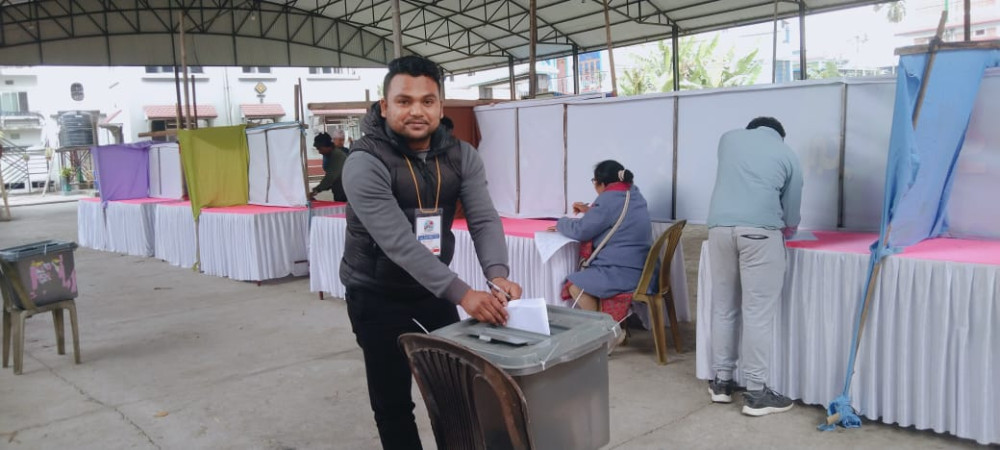 अखिल क्रान्तिकारीको मतदान जारी