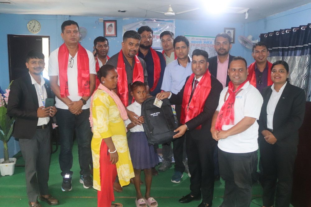 बाह्रदशी जेसीजद्वारा १७ जना  विद्यार्थीको अभिभावकत्व ग्रहण