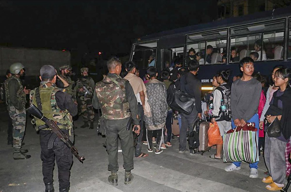 भारतको मनिपुरमा जातीय तनाव रोक्न कर्फ्यू जारी, इन्टरनेट बन्द