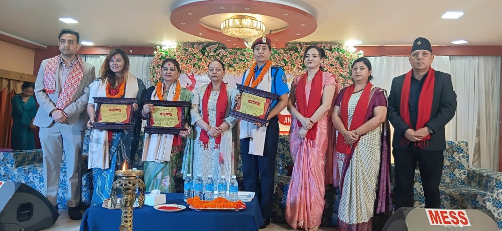 झापा प्रहरी प्रमुख एसपी खड्का, अनमोल र बस्नेत सम्मानित