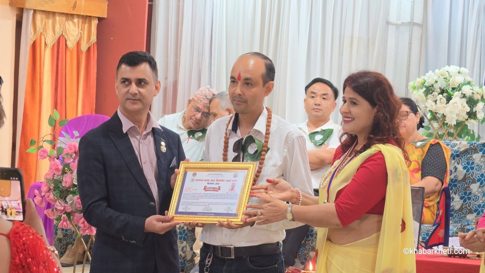 लायन्स क्लब अफ बिर्तामोड लेडीद्वारा सम्पादक खड्कासहित ५ जना सम्मानित