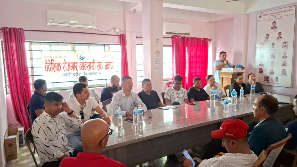 वैदेशिक रोजगार व्यवसायी संघ झापाद्वारा बाढी पीडितलाई सहयोग