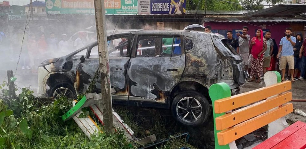 गुडिरहेको कारमा आगलागी हुँदा एक जनाको मृत्यु